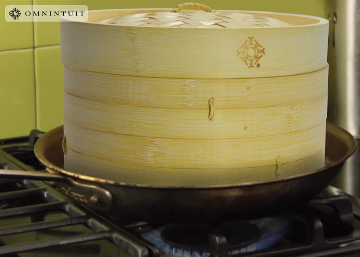 How to use a bamboo steamer: setting saucepan